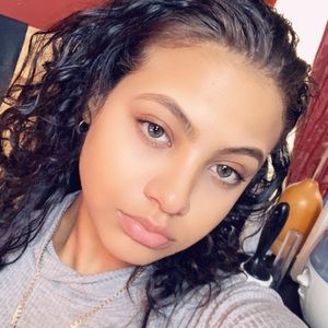 Meet your Posher, Clara